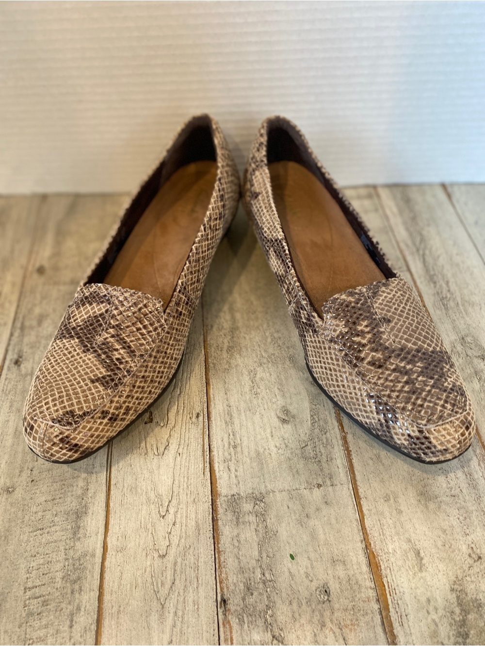 Clarks Taupe Brown Snake-Print Slip-On Loafers 9 N